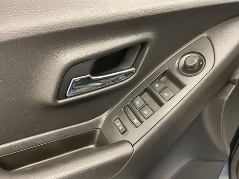 Used 2021 Chevrolet Trax LT FWD image 13