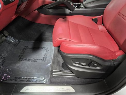 Used 2022 Porsche Cayenne Platinum Edition image 11
