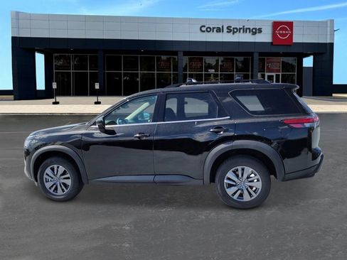 New 2025 Nissan Pathfinder SV image 2