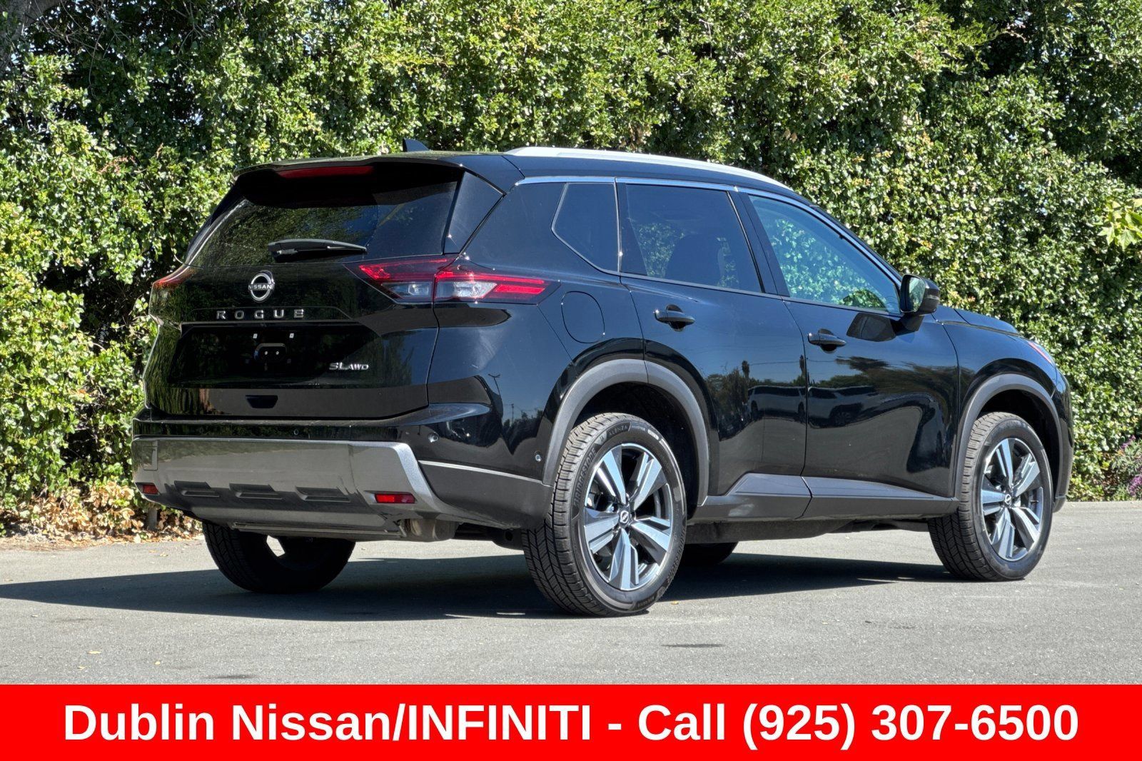 Used 2024 Nissan Rogue SL AWD/4WD image 4