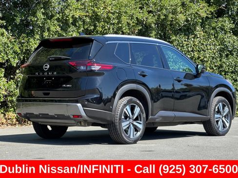 Used 2024 Nissan Rogue SL AWD/4WD image 4