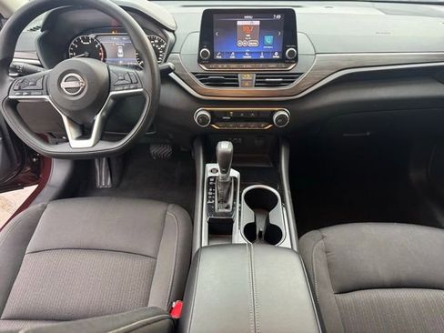 Used 2024 Nissan Altima 2.5 SV image 12