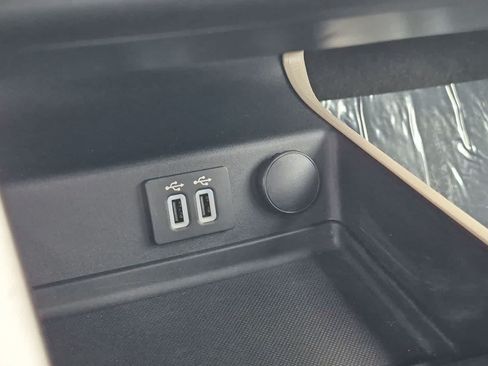 Used 2020 Ford Fusion SE FWD image 28