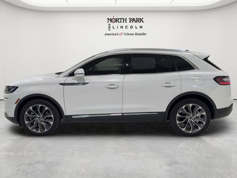 Used 2022 Lincoln Nautilus Reserve FWD image 2
