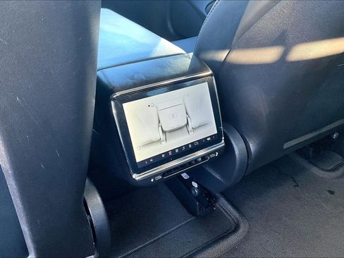 Used 2018 Tesla Model 3 Long Range image 10