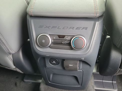 Used 2025 Ford Explorer Active w/ Active Comfort Package image 19