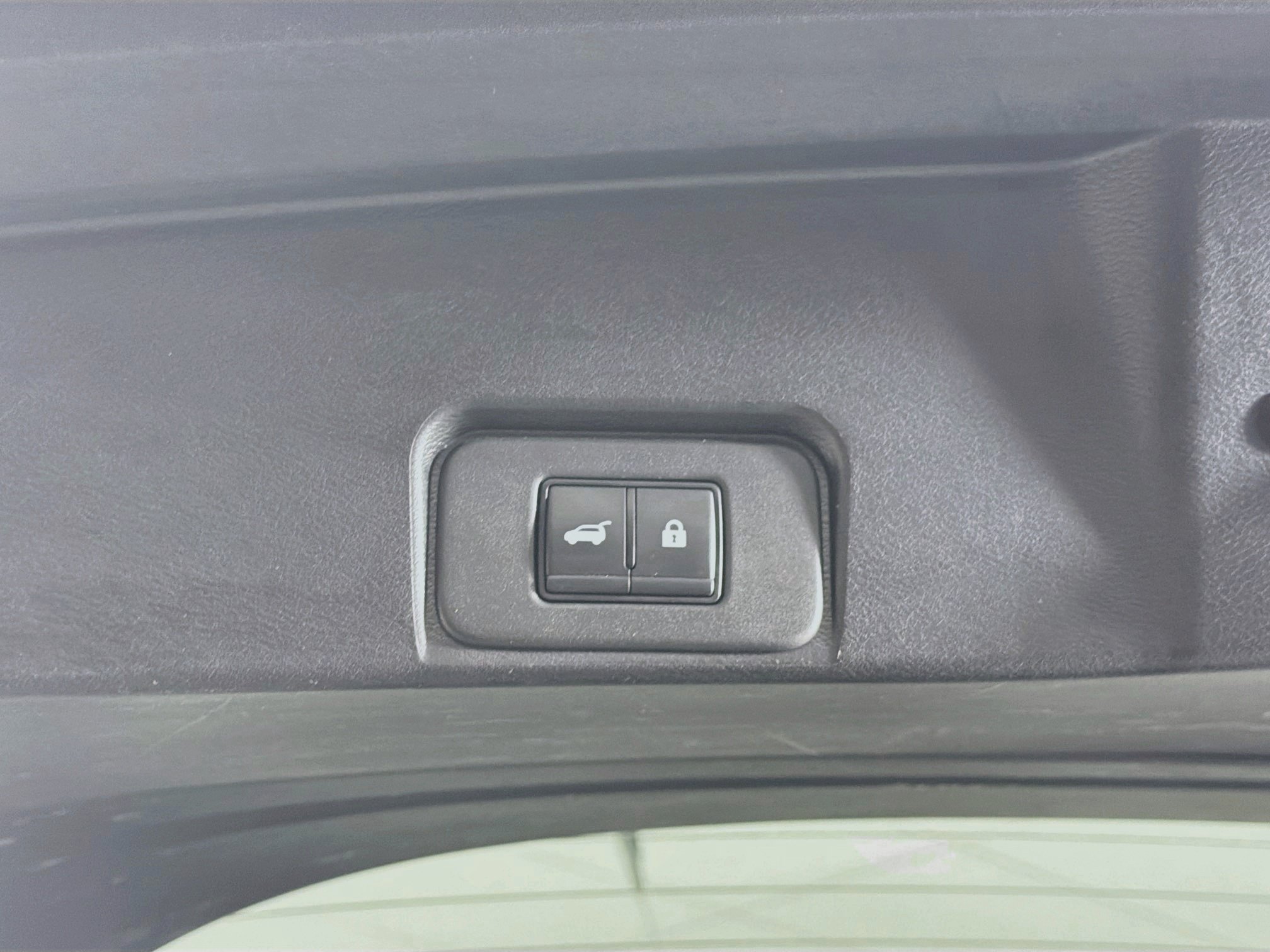 Used 2025 Nissan Rogue SV FWD image 29