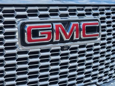 Certified 2024 GMC Yukon XL Denali w/ Advanced Technology Package AWD/4WD image 5