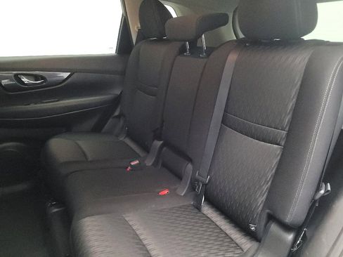 Used 2018 Nissan Rogue SV w/ Premium Package image 18