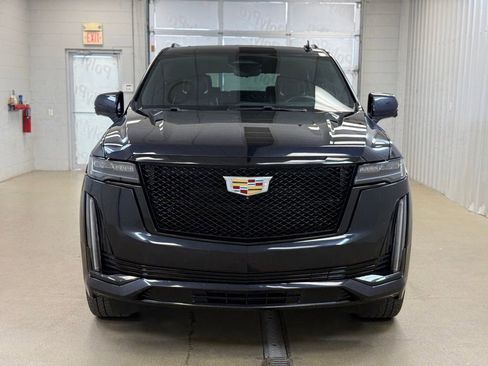 Used 2023 Cadillac Escalade Sport AWD/4WD image 2