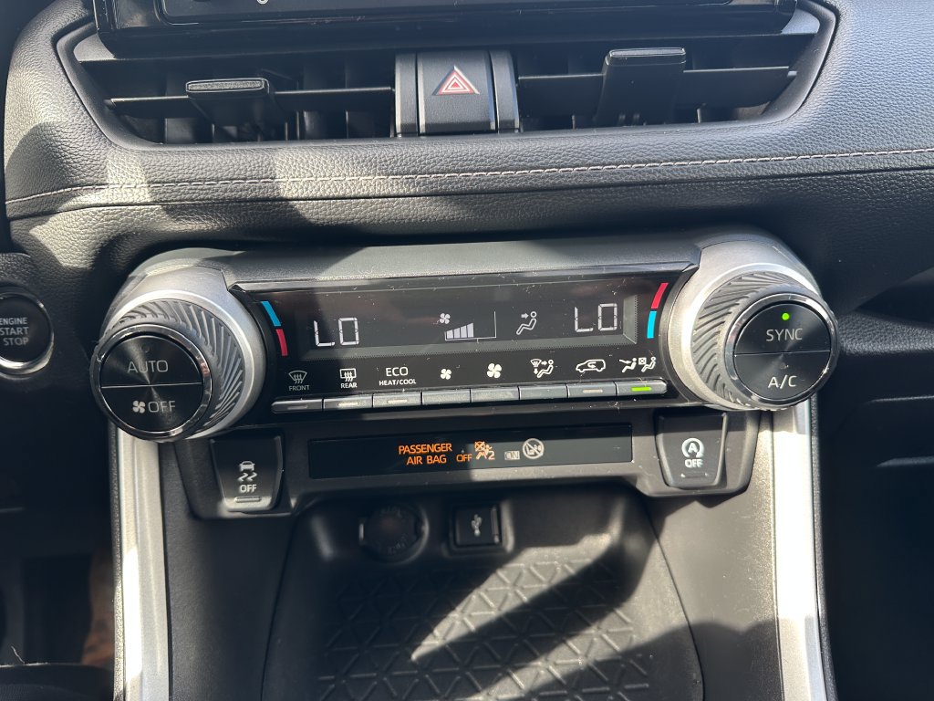 Used 2021 Toyota RAV4 XLE AWD/4WD image 15