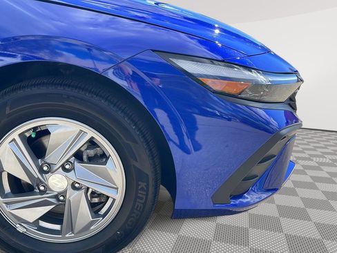 Certified 2025 Hyundai Elantra SE FWD image 11