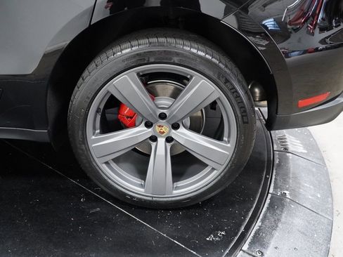 Used 2024 Porsche Macan S image 12