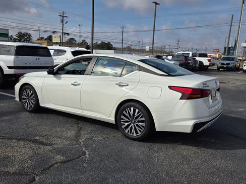 Used 2025 Nissan Altima 2.5 SV image 9