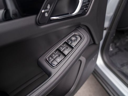 Certified 2026 Porsche Macan AWD/4WD image 19