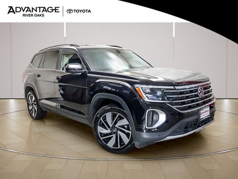 Used 2025 Volkswagen Atlas SE AWD/4WD image 2