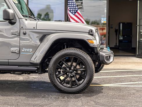 Used 2023 Jeep Wrangler Unlimited Sahara AWD/4WD image 10