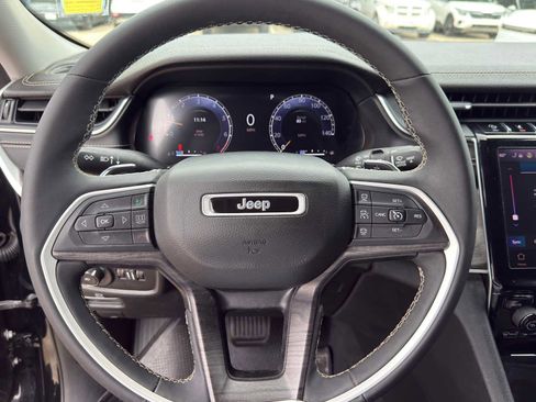 Used 2023 Jeep Grand Cherokee L Limited AWD/4WD image 13