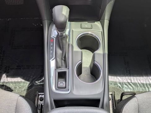 Used 2022 Chevrolet Equinox LT image 17