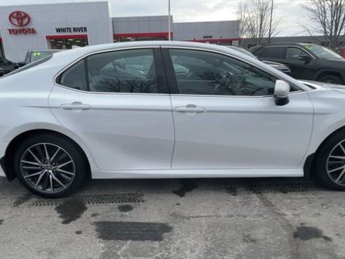 Used 2022 Toyota Camry XLE w/ Navigation Upgrade Package image 9