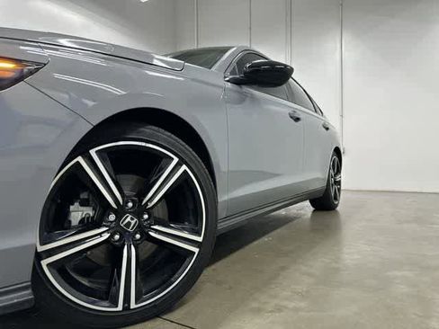 Used 2025 Honda Accord Sport image 27