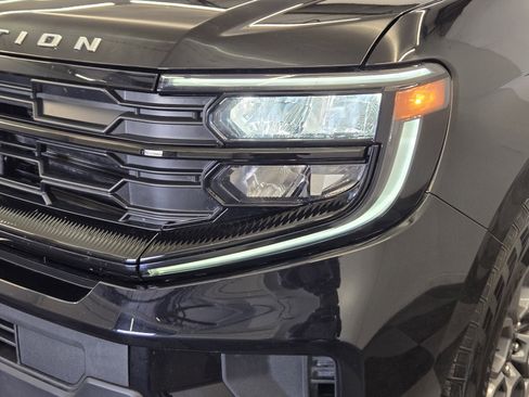 Certified 2025 Ford Expedition Active image 8