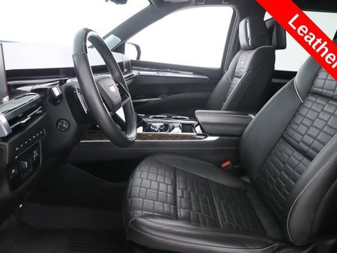 Used 2025 Cadillac Escalade Sport Platinum w/ LPO, Floor Liner Package AWD/4WD image 17