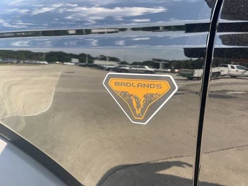 Used 2024 Ford Bronco Badlands AWD/4WD image 3