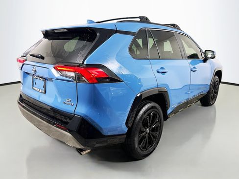 Used 2022 Toyota RAV4 SE w/ Convenience Package AWD/4WD image 4