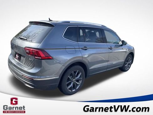 Used 2023 Volkswagen Tiguan SE w/ Panoramic Sunroof Package image 5