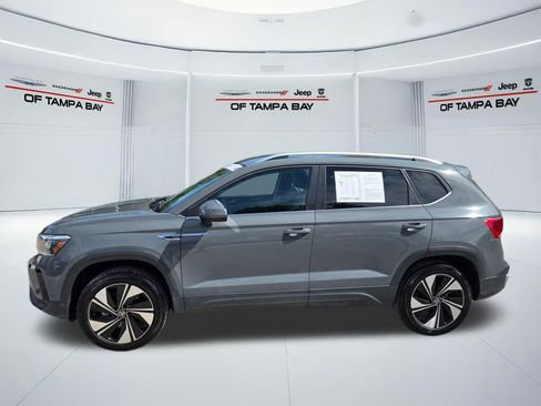 Used 2024 Volkswagen Taos SE AWD/4WD image 3