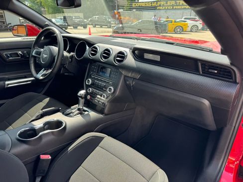 Used 2015 Ford Mustang Coupe RWD image 22