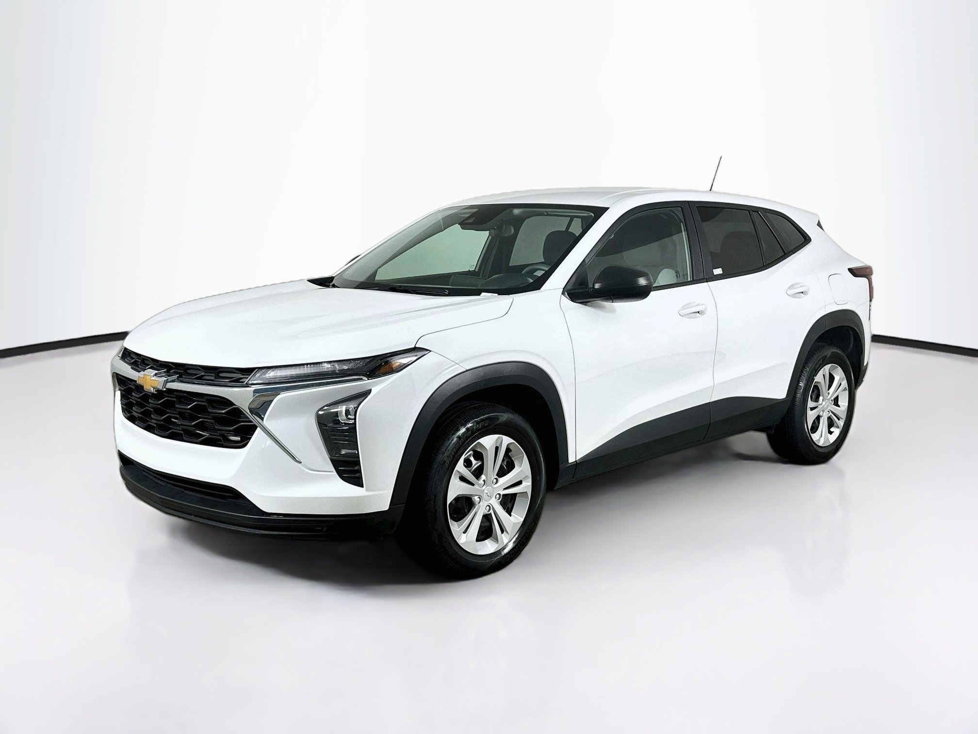 Used 2025 Chevrolet Trax LS FWD image 3
