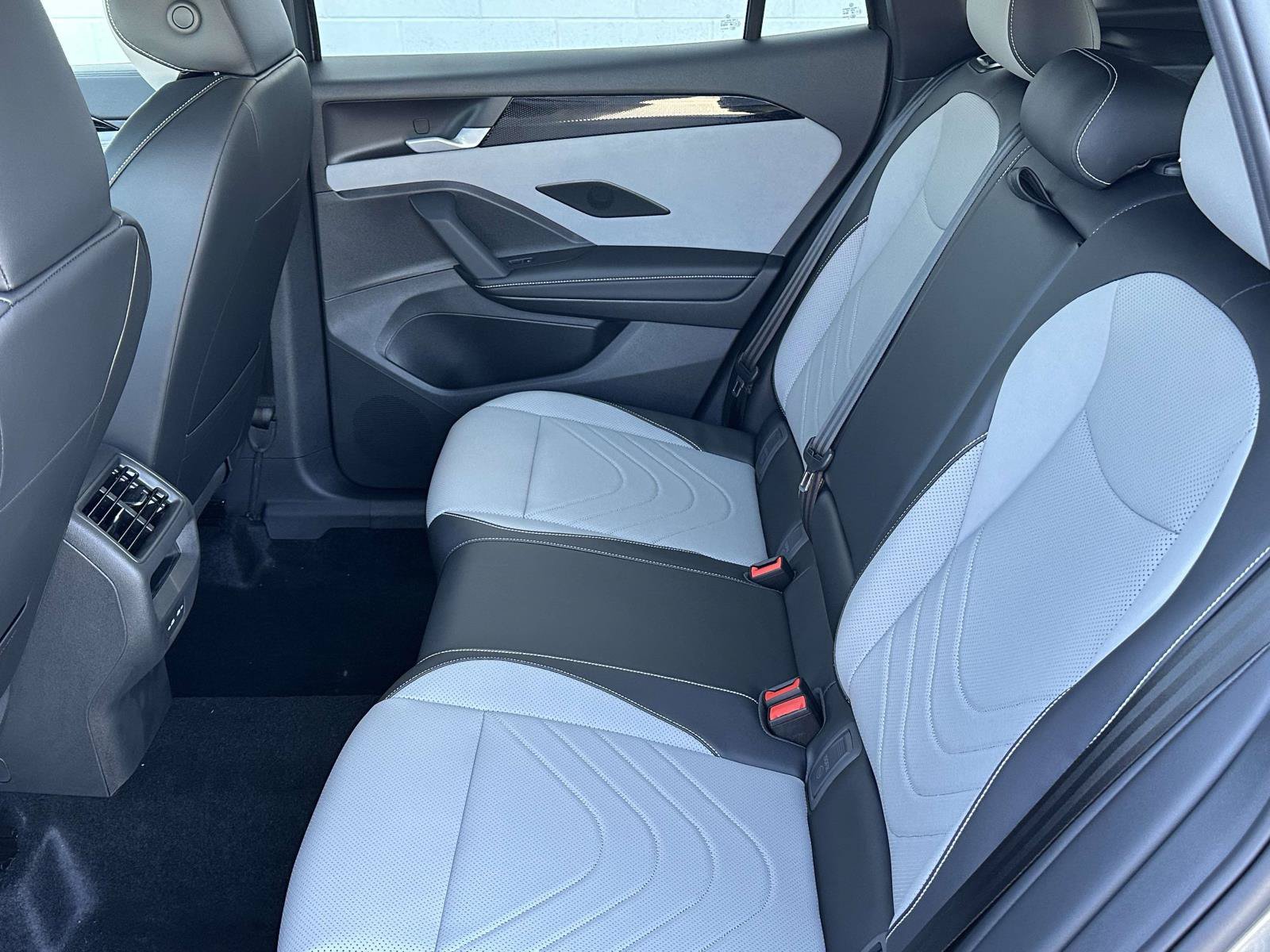New 2026 Volkswagen Tiguan SE R-Line AWD/4WD image 13