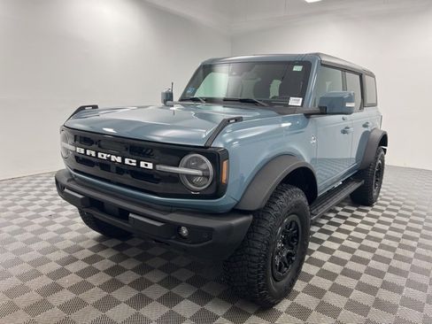 Used 2022 Ford Bronco Outer Banks w/ Sasquatch Package image 2