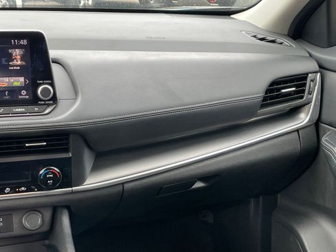 Used 2025 Nissan Rogue SV image 37