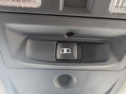 Certified 2016 RAM 1500 Laramie w/ Convenience Group image 40