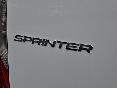 Used 2025 Mercedes-Benz Sprinter 2500 image 21