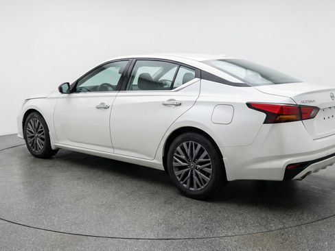 Used 2025 Nissan Altima 2.5 SV image 6