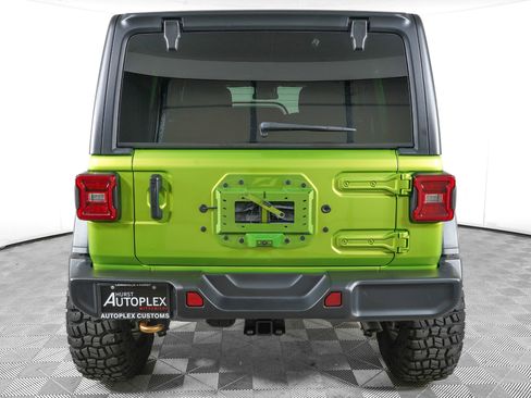Used 2025 Jeep Wrangler Unlimited Rubicon w/ Convenience Group AWD/4WD image 5