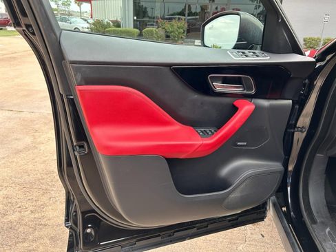 Used 2018 Jaguar F-PACE R-Sport image 10