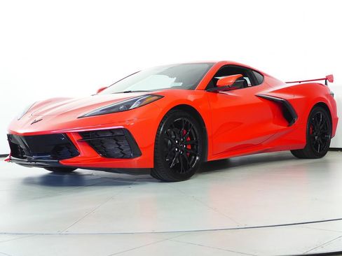 Used 2025 Chevrolet Corvette Stingray Preferred Cpe w/ 2LT RWD image 2