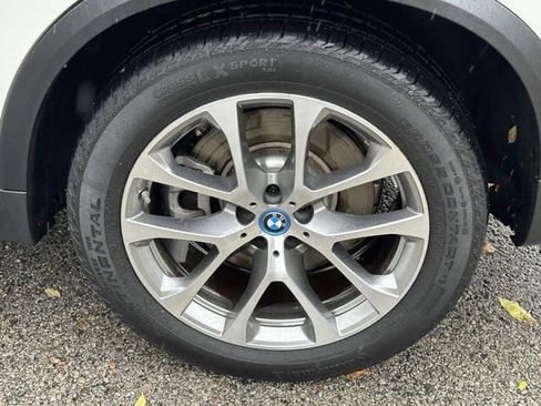 Certified 2025 BMW X5 xDrive50e w/ Premium Package image 13