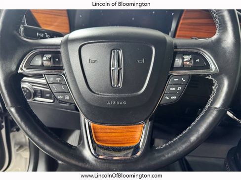 Used 2019 Lincoln Navigator Reserve AWD/4WD image 18