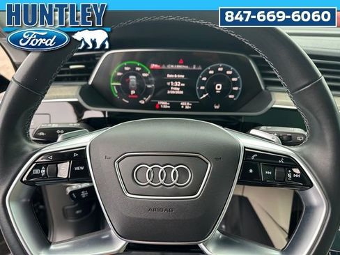 Used 2024 Audi Q8 e-tron Premium Plus w/ Premium Plus Package image 33