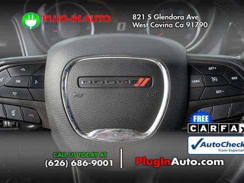 Used 2017 Dodge Challenger SXT image 18