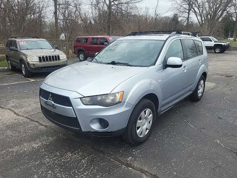 Used 2011 Mitsubishi Outlander ES FWD image 4