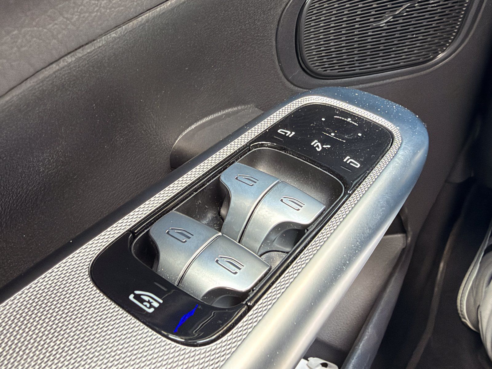 Used 2025 Mercedes-Benz GLC 300 image 20