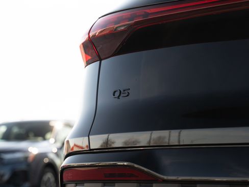 Certified 2025 Audi Q5 Premium w/ Convenience Package image 29