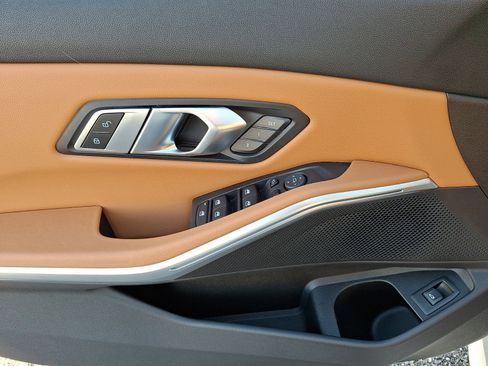 Used 2022 BMW 330i xDrive Sedan w/ M Sport Package image 12